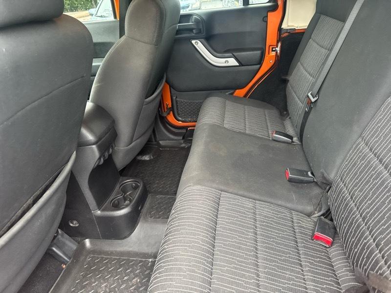 Jeep Wrangler Unlimited Sahara 4WD 2011