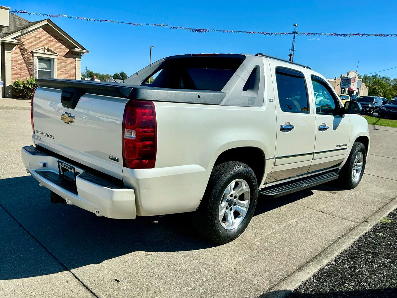 Chevrolet Avalanche 4WD Crew Cab LTZ 2010 Chevrolet Avalanche 4WD Crew Cab LTZ 2010
