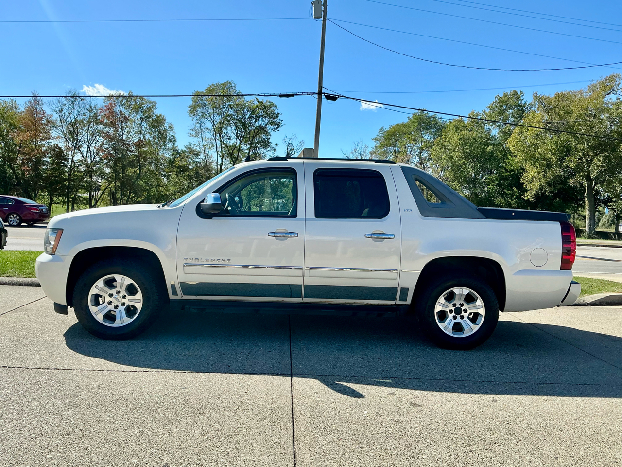 Chevrolet Avalanche 4WD Crew Cab LTZ 2010 Chevrolet Avalanche 4WD Crew Cab LTZ 2010