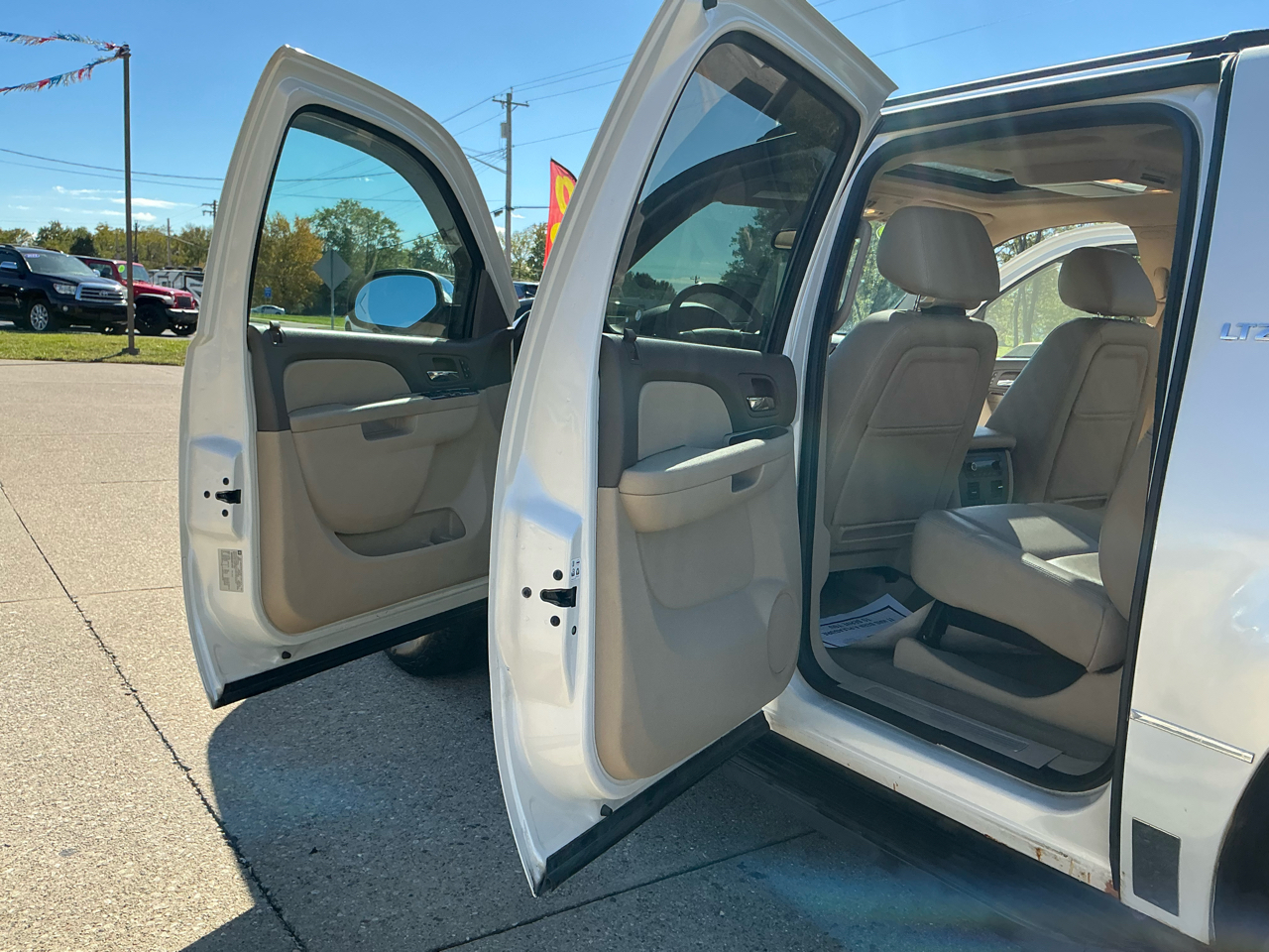 Chevrolet Avalanche 4WD Crew Cab LTZ 2010 Chevrolet Avalanche 4WD Crew Cab LTZ 2010