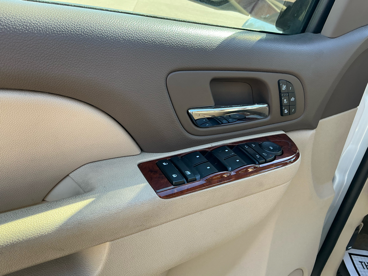 Chevrolet Avalanche 4WD Crew Cab LTZ 2010 Chevrolet Avalanche 4WD Crew Cab LTZ 2010