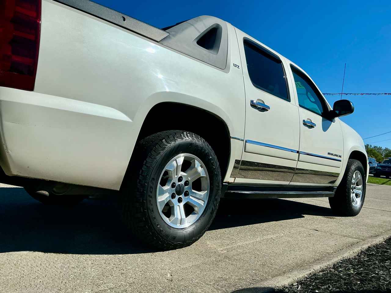 Chevrolet Avalanche 4WD Crew Cab LTZ 2010 Chevrolet Avalanche 4WD Crew Cab LTZ 2010