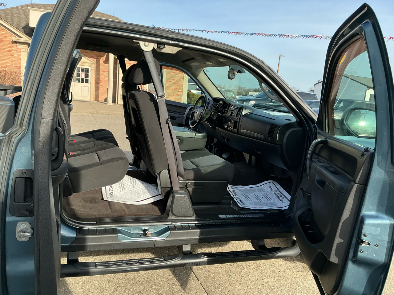 Chevrolet Silverado 1500 4WD Ext Cab 143.5" LT 2011