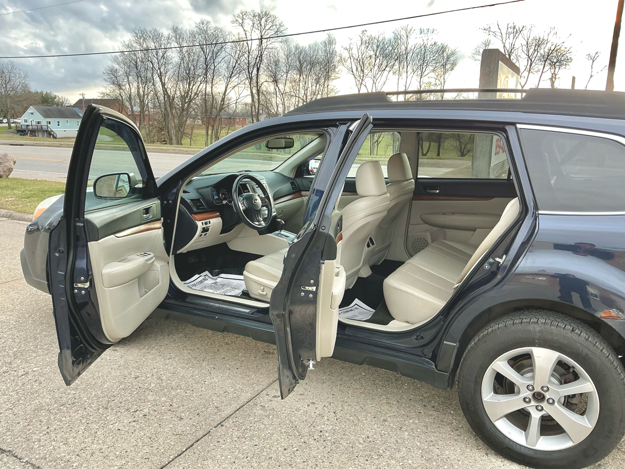 Subaru Outback 4dr Wgn H4 Auto 2.5i Limited 2014