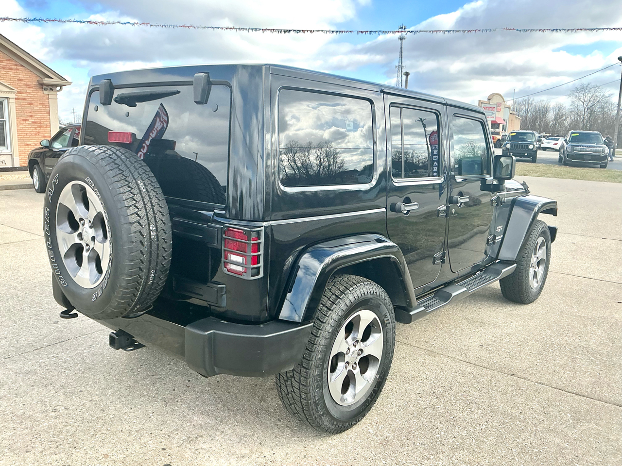 Jeep Wrangler Unlimited 4WD 4dr Sahara 2016