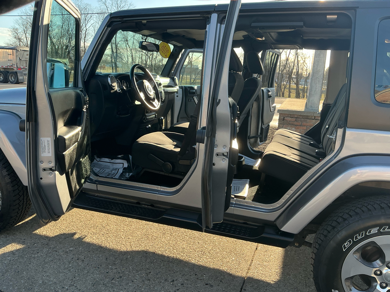 Jeep Wrangler Unlimited 4WD 4dr Sahara 2016