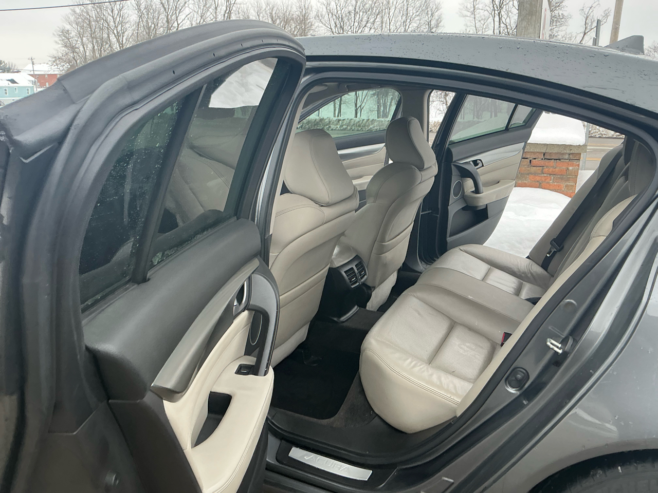 Acura TL 4dr Sdn Auto SH-AWD Tech 2010