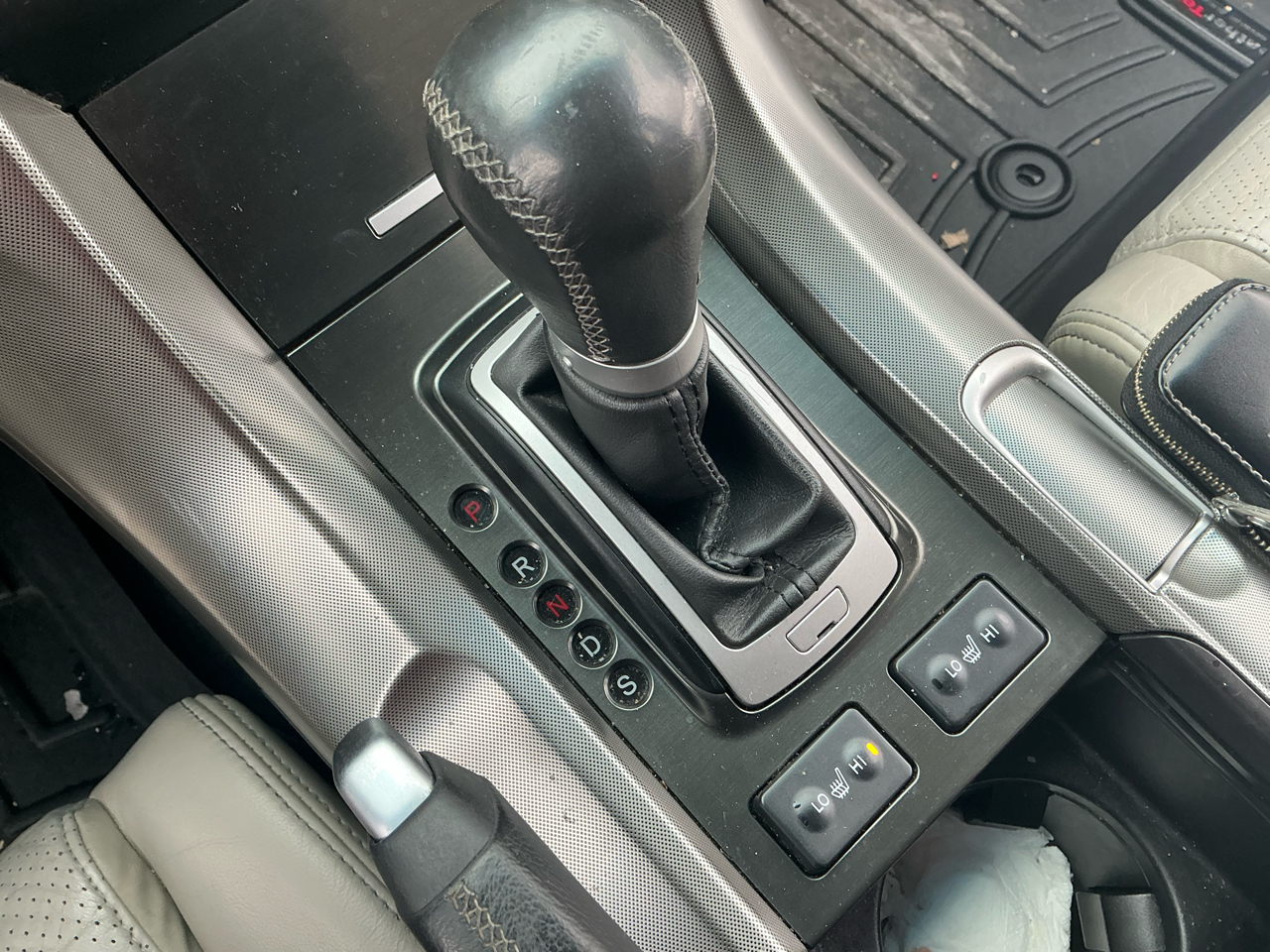 Acura TL 4dr Sdn Auto SH-AWD Tech 2010