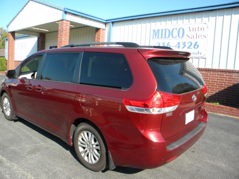 Toyota Sienna XLE FWD 8-Passenger V6 2013 Toyota Sienna XLE FWD 8-Passenger V6 2013