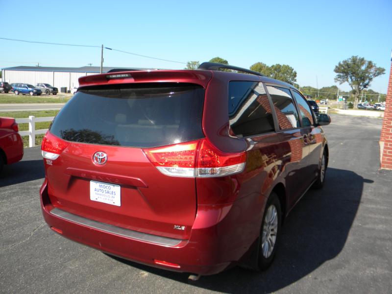 Toyota Sienna XLE FWD 8-Passenger V6 2013 Toyota Sienna XLE FWD 8-Passenger V6 2013