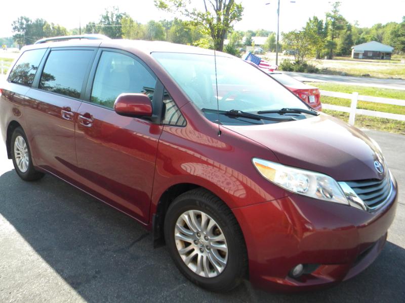 Toyota Sienna XLE FWD 8-Passenger V6 2013 Toyota Sienna XLE FWD 8-Passenger V6 2013