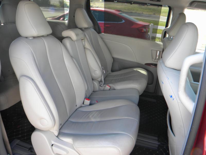 Toyota Sienna XLE FWD 8-Passenger V6 2013 Toyota Sienna XLE FWD 8-Passenger V6 2013