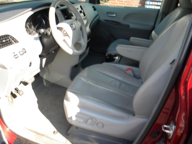 Toyota Sienna XLE FWD 8-Passenger V6 2013 Toyota Sienna XLE FWD 8-Passenger V6 2013