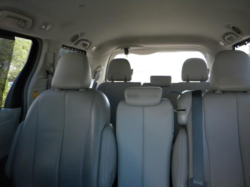 Toyota Sienna XLE FWD 8-Passenger V6 2013 Toyota Sienna XLE FWD 8-Passenger V6 2013