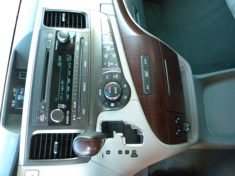 Toyota Sienna XLE FWD 8-Passenger V6 2013 Toyota Sienna XLE FWD 8-Passenger V6 2013