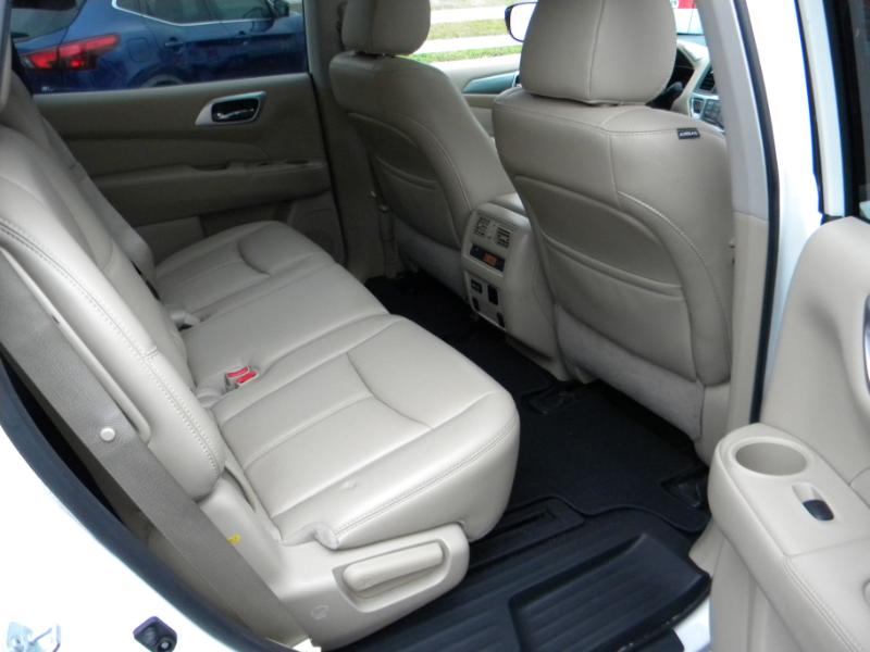 Nissan Pathfinder Platinum 4WD 2017 Nissan Pathfinder Platinum 4WD 2017