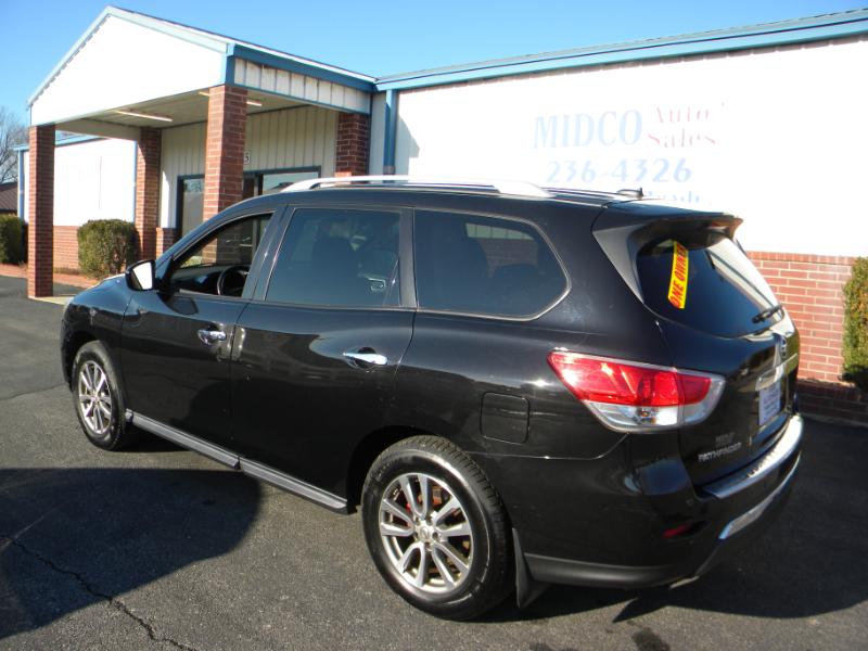 Nissan Pathfinder SV 2WD 2015
