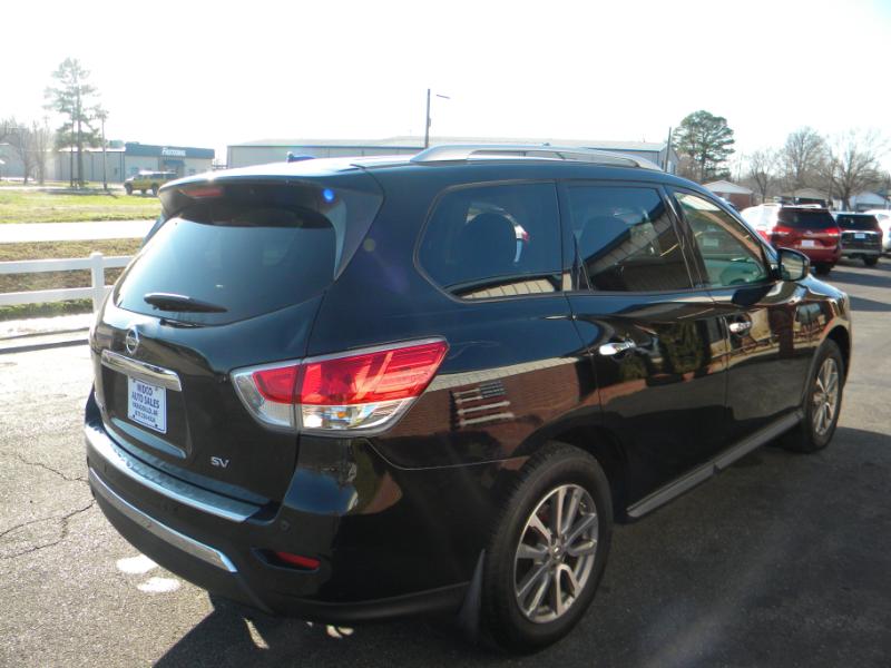 Nissan Pathfinder SV 2WD 2015