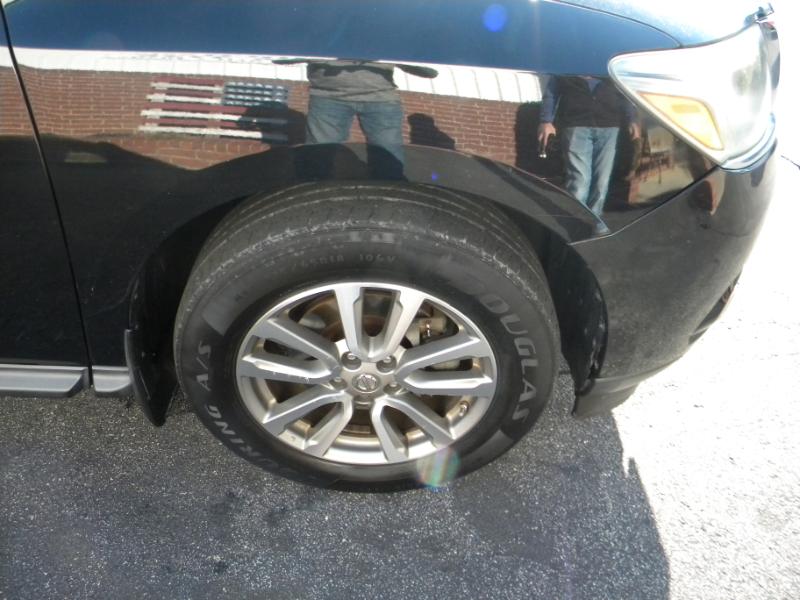 Nissan Pathfinder SV 2WD 2015