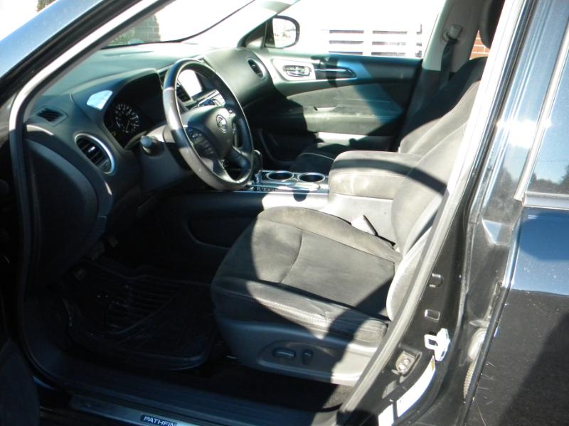 Nissan Pathfinder SV 2WD 2015