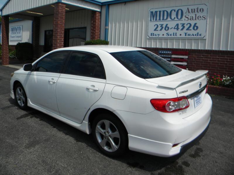 Toyota Corolla LE 4-Speed AT 2011