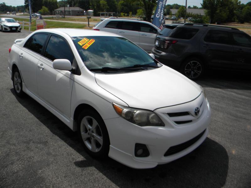 Toyota Corolla LE 4-Speed AT 2011