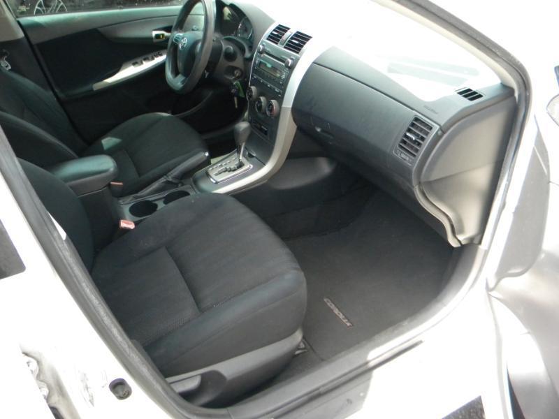Toyota Corolla LE 4-Speed AT 2011