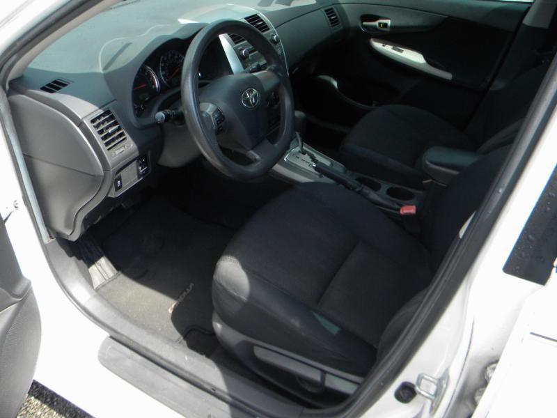 Toyota Corolla LE 4-Speed AT 2011