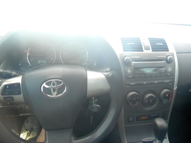 Toyota Corolla LE 4-Speed AT 2011