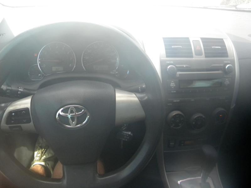 Toyota Corolla LE 4-Speed AT 2011
