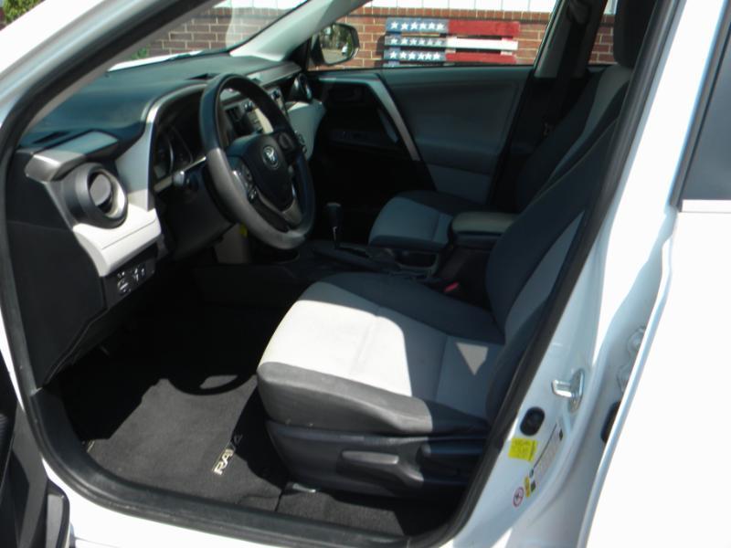 Toyota RAV4 LE FWD 2013