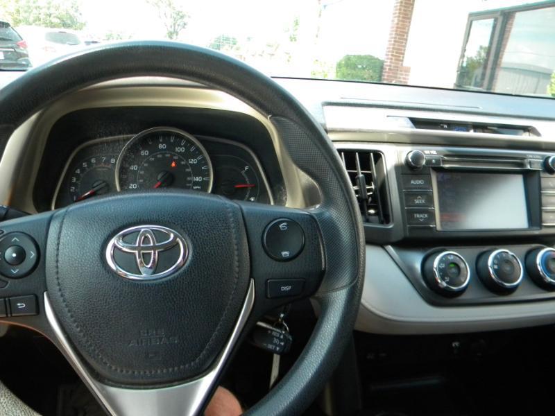 Toyota RAV4 LE FWD 2013