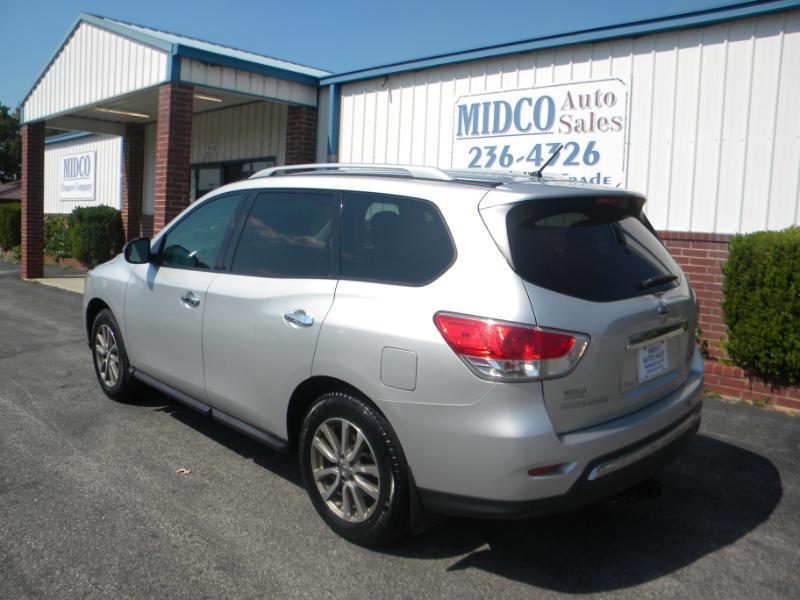 Nissan Pathfinder SV 4WD 2015