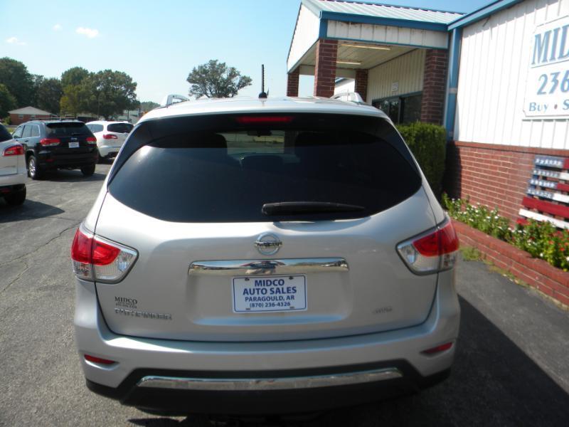 Nissan Pathfinder SV 4WD 2015