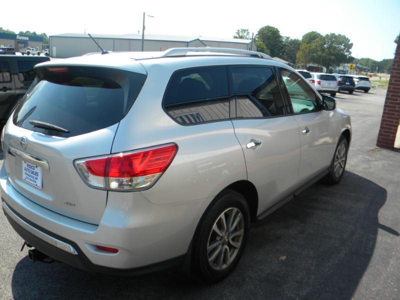 Nissan Pathfinder SV 4WD 2015