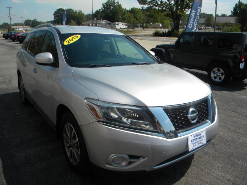 Nissan Pathfinder SV 4WD 2015