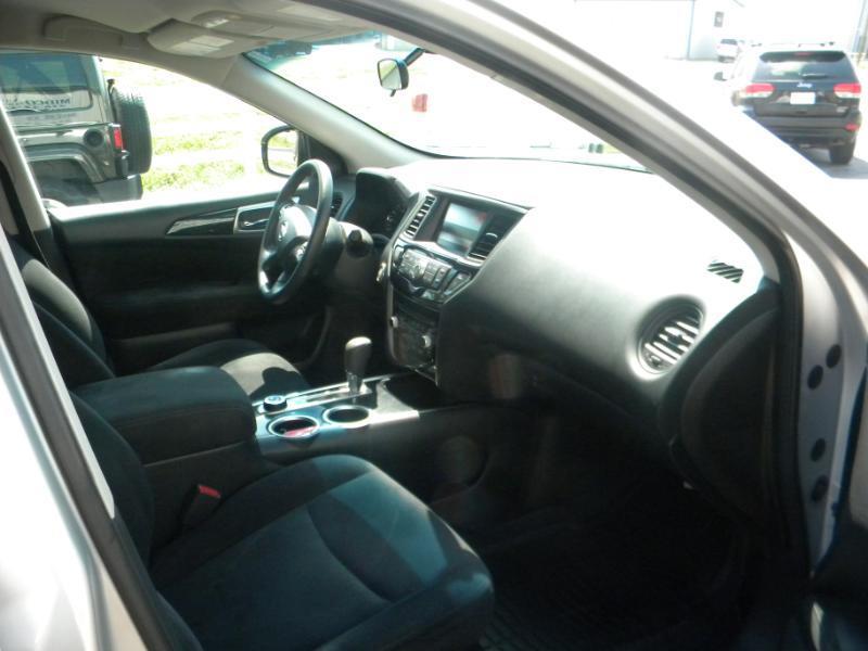Nissan Pathfinder SV 4WD 2015