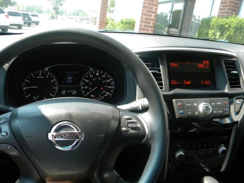Nissan Pathfinder SV 4WD 2015