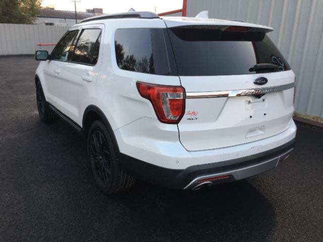 2016 Ford Explorer XLT photo 4