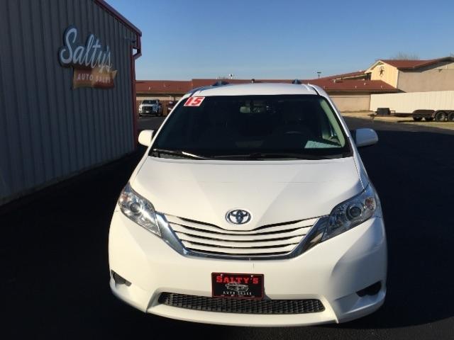 Toyota Sienna 5dr 8-Pass Van LE FWD (Natl) 2015