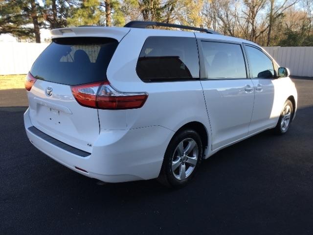 Toyota Sienna 5dr 8-Pass Van LE FWD (Natl) 2015