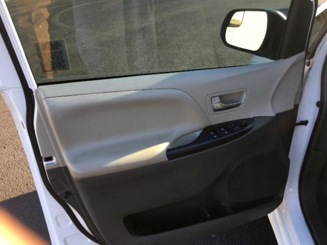 Toyota Sienna 5dr 8-Pass Van LE FWD (Natl) 2015