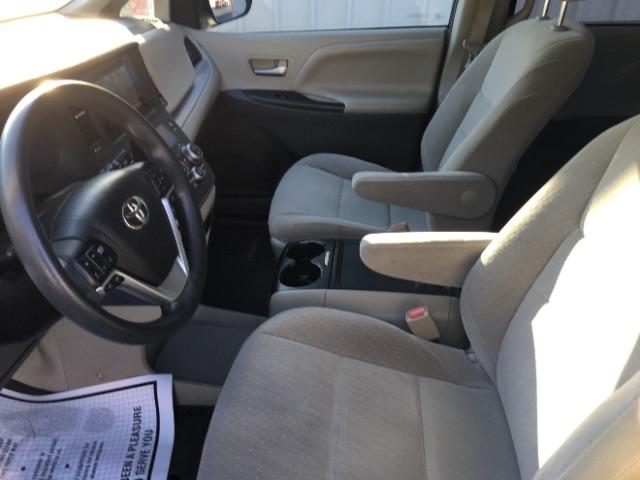 Toyota Sienna 5dr 8-Pass Van LE FWD (Natl) 2015