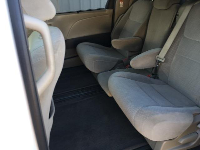 Toyota Sienna 5dr 8-Pass Van LE FWD (Natl) 2015