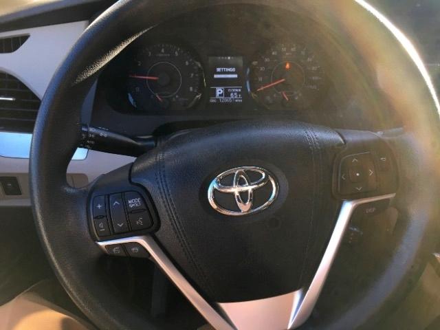 Toyota Sienna 5dr 8-Pass Van LE FWD (Natl) 2015