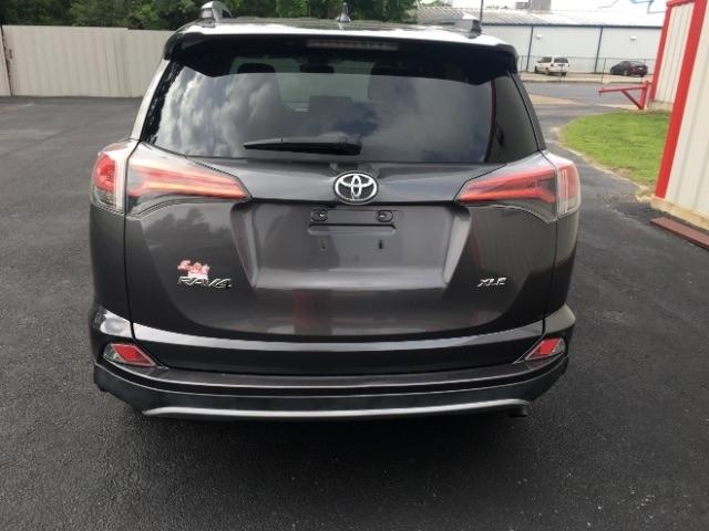 Toyota RAV4 XLE FWD (Natl) 2017