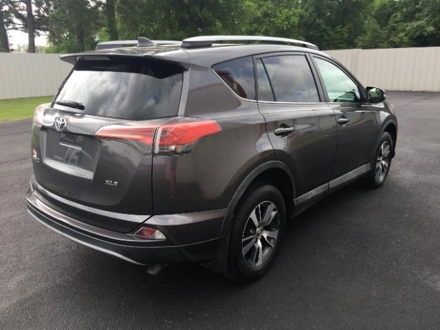 Toyota RAV4 XLE FWD (Natl) 2017