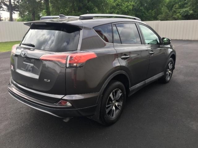Toyota RAV4 XLE FWD (Natl) 2017