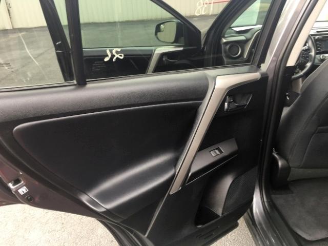 Toyota RAV4 XLE FWD (Natl) 2017