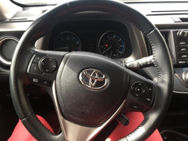 Toyota RAV4 XLE FWD (Natl) 2017